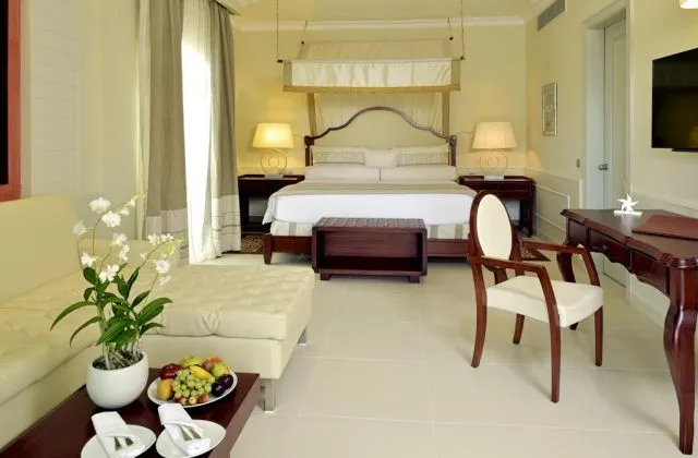Iberostar Large Hotel Bavaro Punta Cana room luxe large lit
